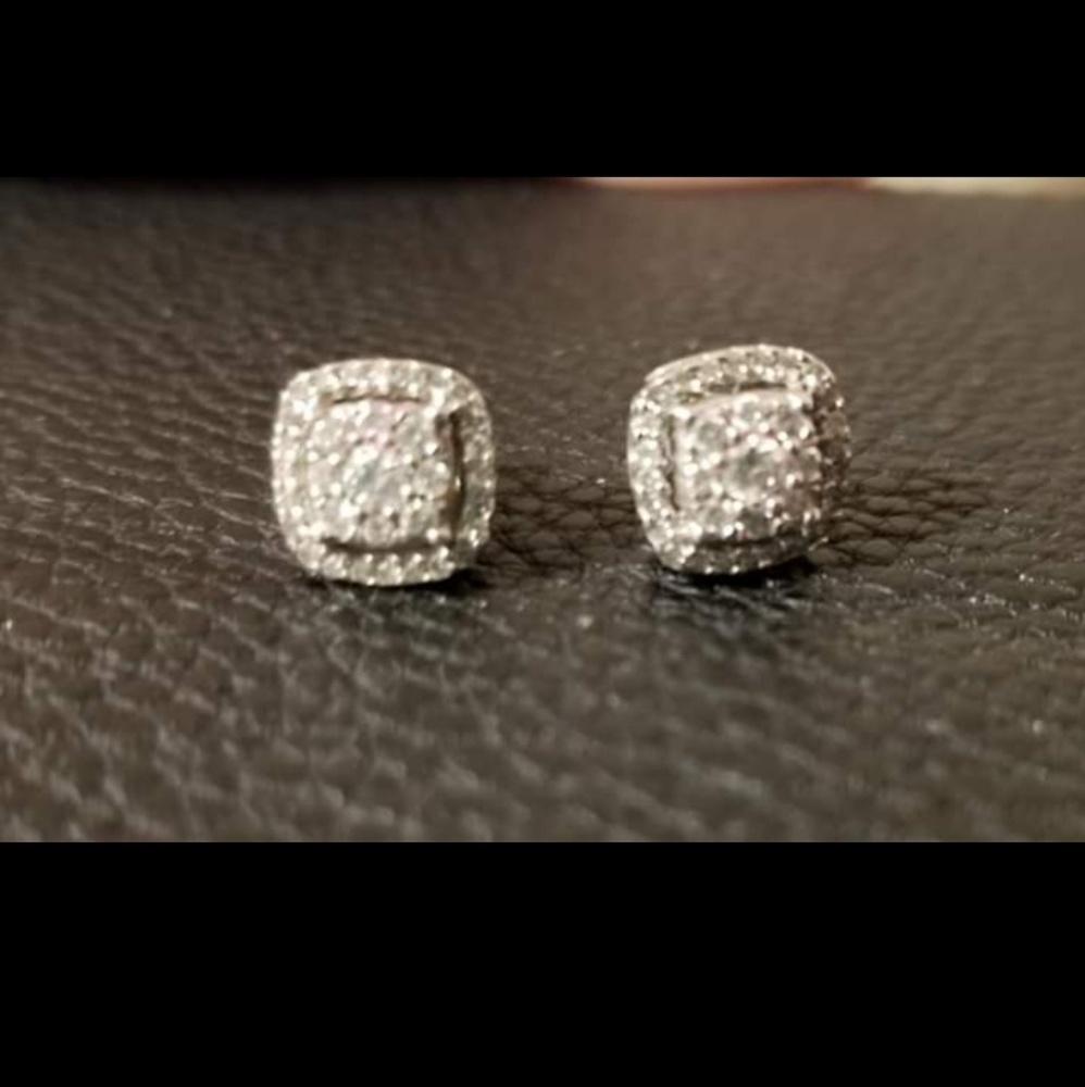 10Ct White Gold Diamond Earrings
